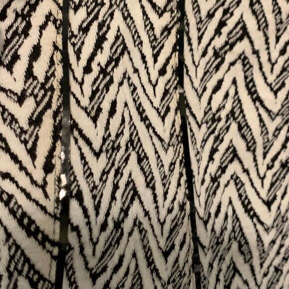 Calvin Klein sz 8 knee length sheath dress,  abstract black and white print - Picture 3 of 14